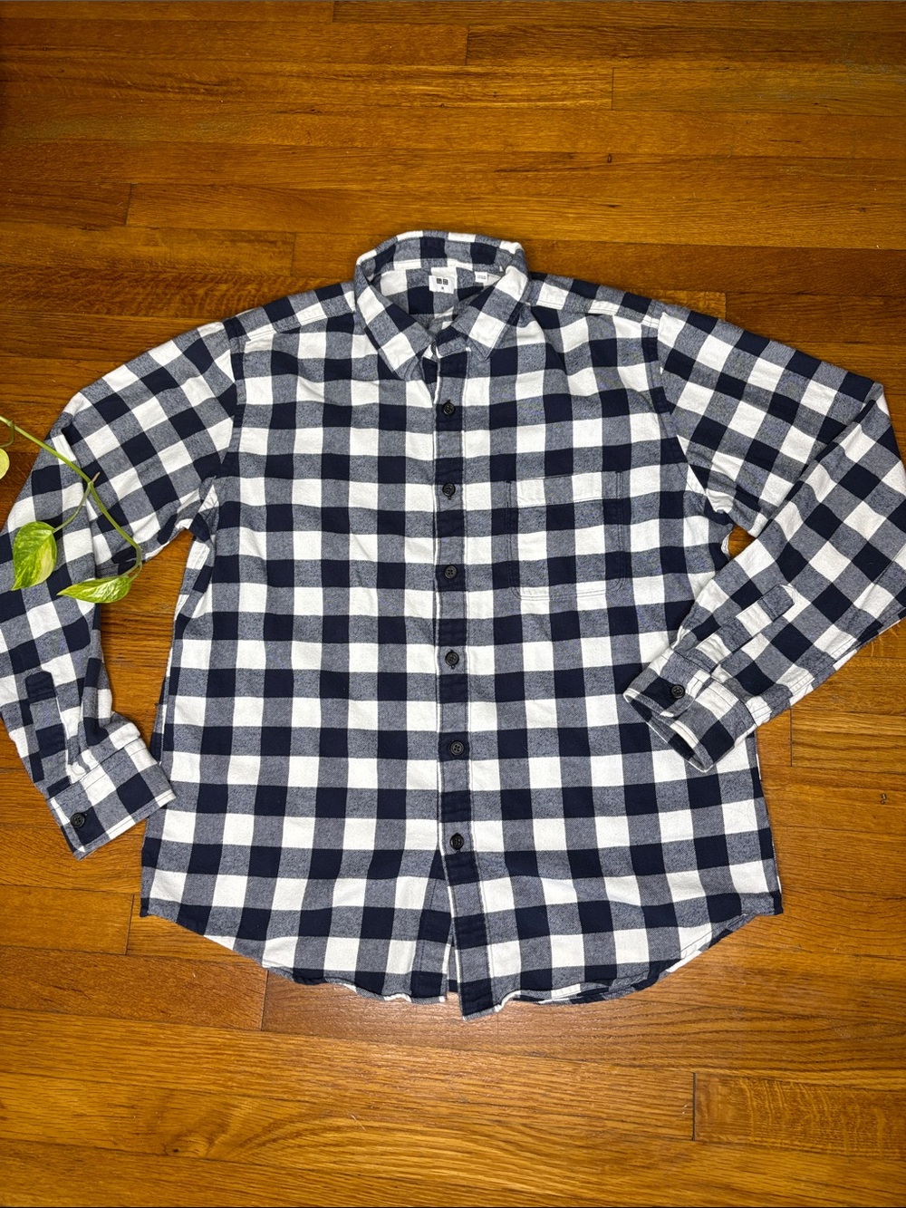 Uniqlo Navy and White Check Casual Button-Down Shirt